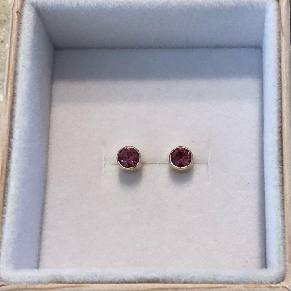 Handmade 14K yellow gold garnet earrings.
